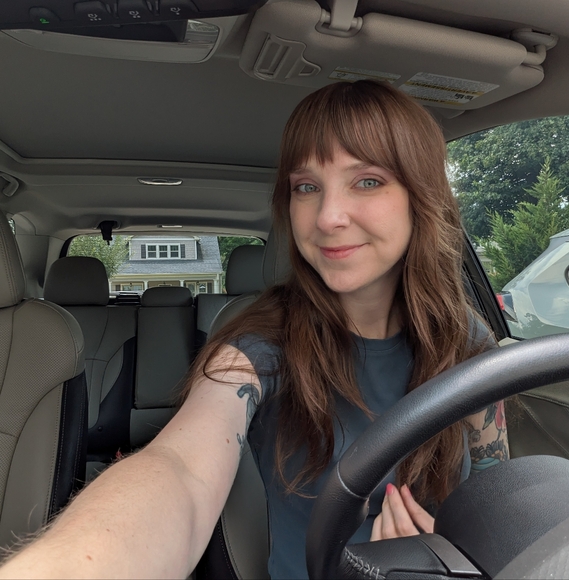 Meet your Posher, Stephanie - Picture 3 of 4